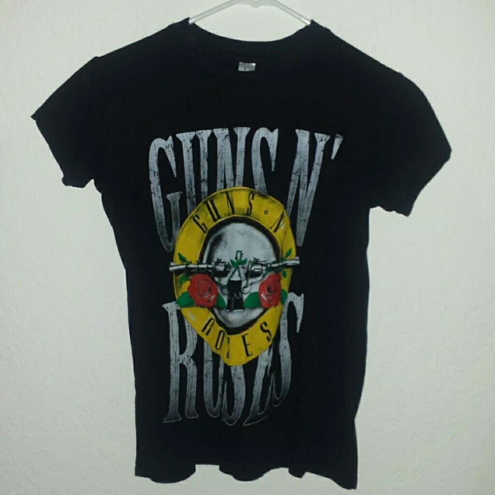 GUNS N ROSES WOMEN T SHIRT SMALL SIZE